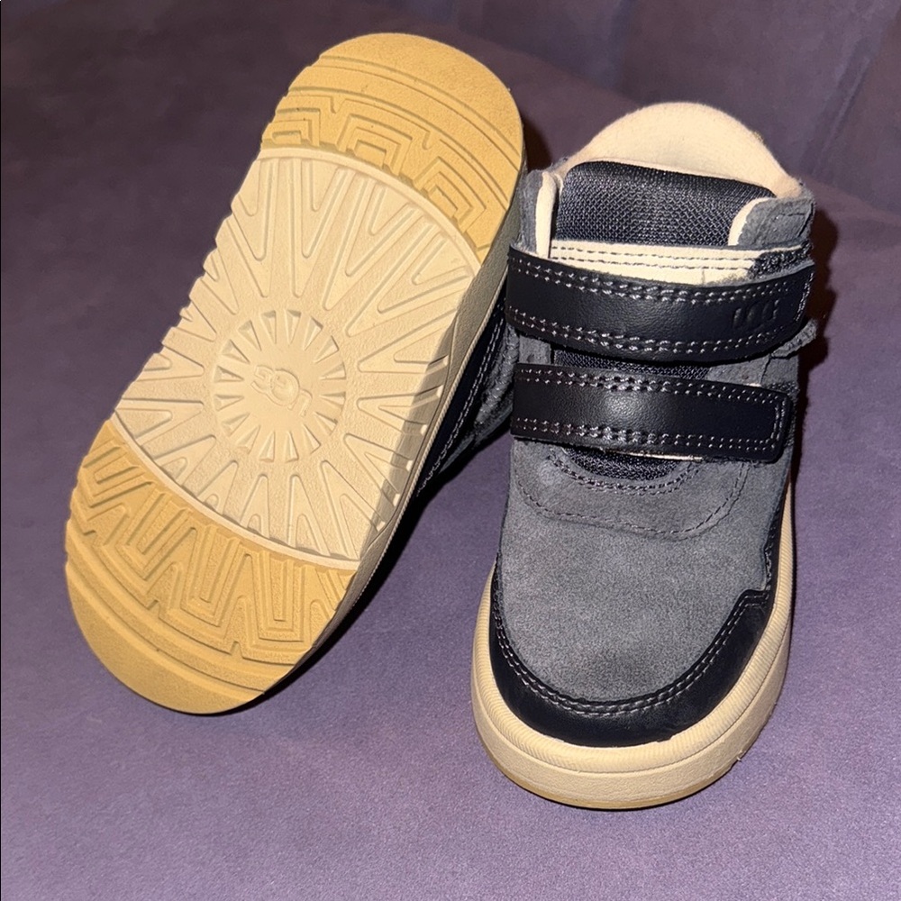 UGG Kids Grey and Black Velcro Casual Sneakers US7 BNWB
